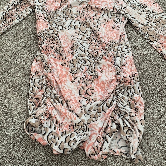 Dana Buchman size XL women’s pink leopard print long sleeve shirt soft stretchy - Picture 3 of 4